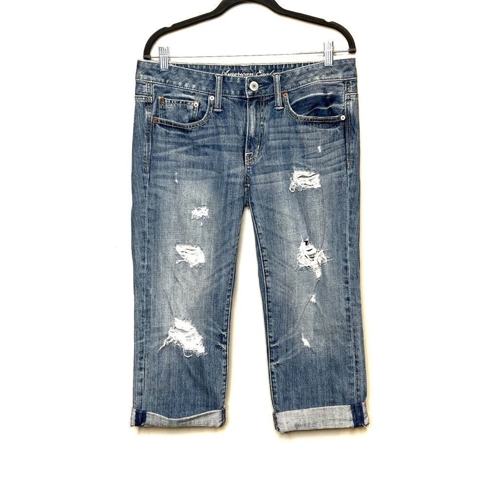 American Eagle light wash distressed boy fit capri jeans size 4